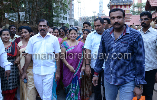 Bhavya campaigning for Congress in Mangalore